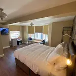 The Black Swan Hotel